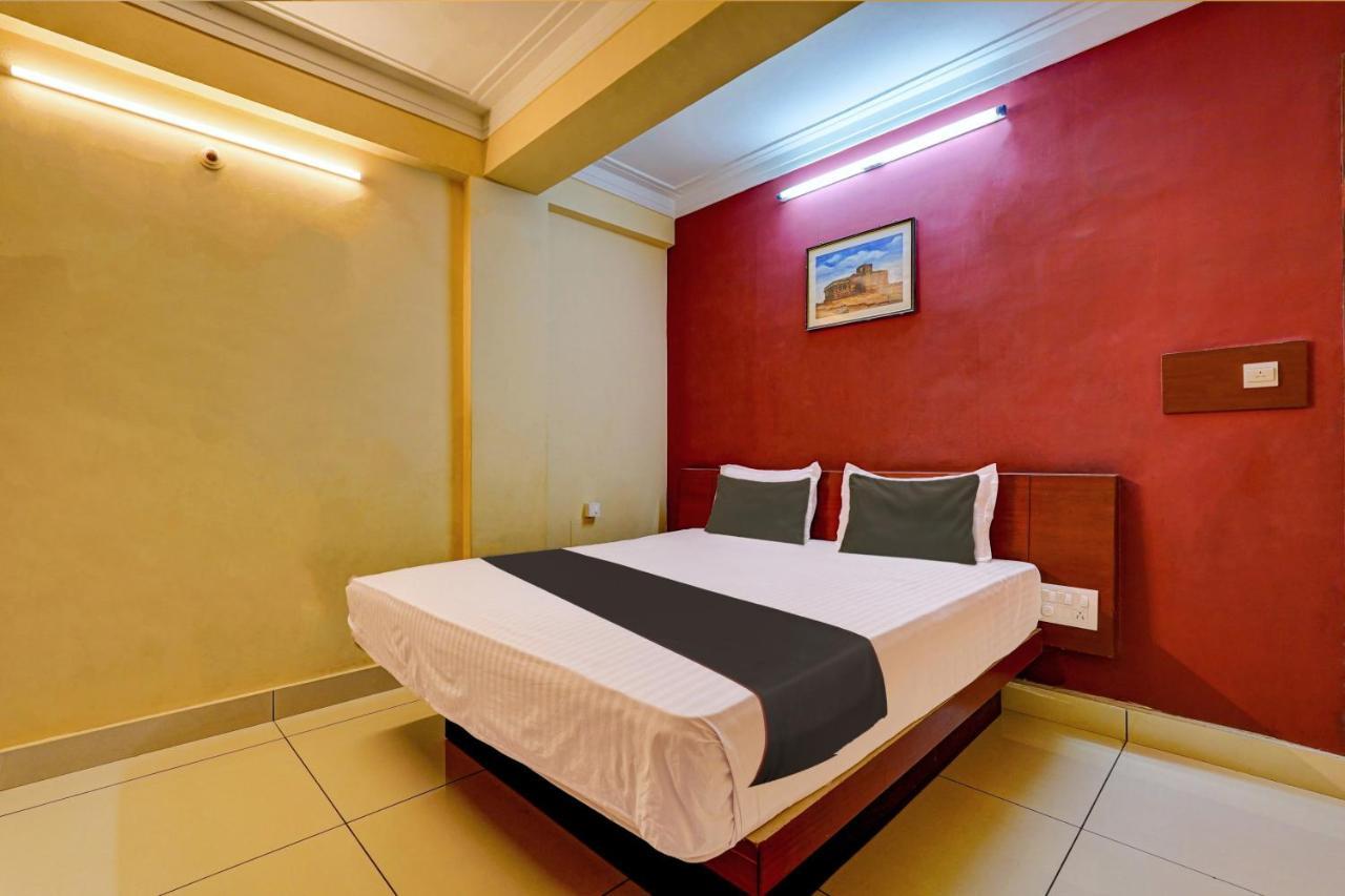 Oyo Flagship Hotel Kvc Holiday Inn Mysore Exterior foto
