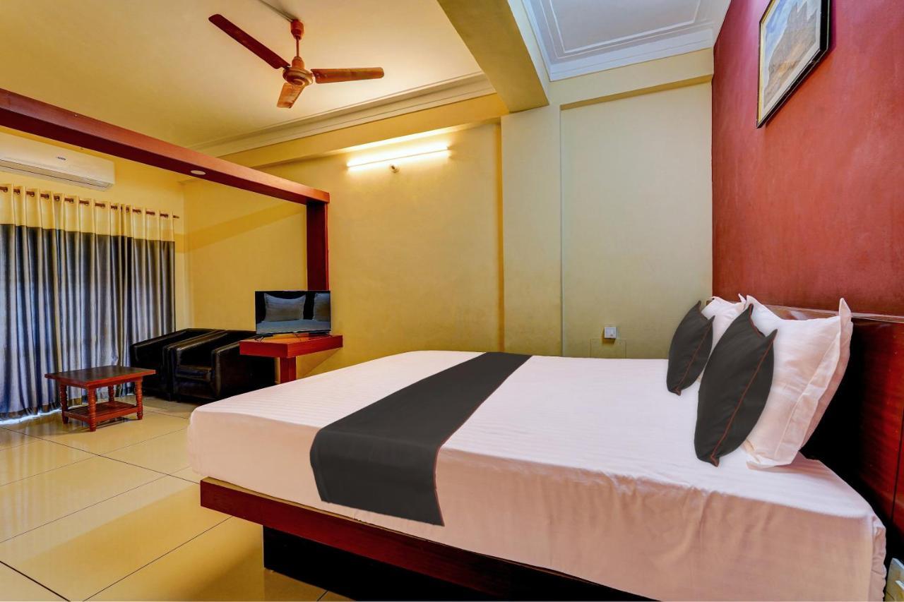 Oyo Flagship Hotel Kvc Holiday Inn Mysore Exterior foto