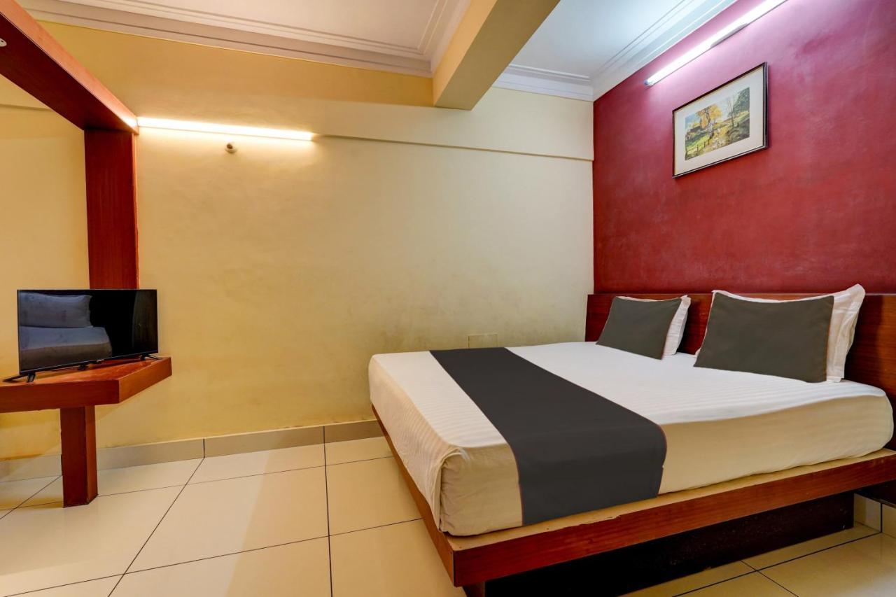 Oyo Flagship Hotel Kvc Holiday Inn Mysore Exterior foto