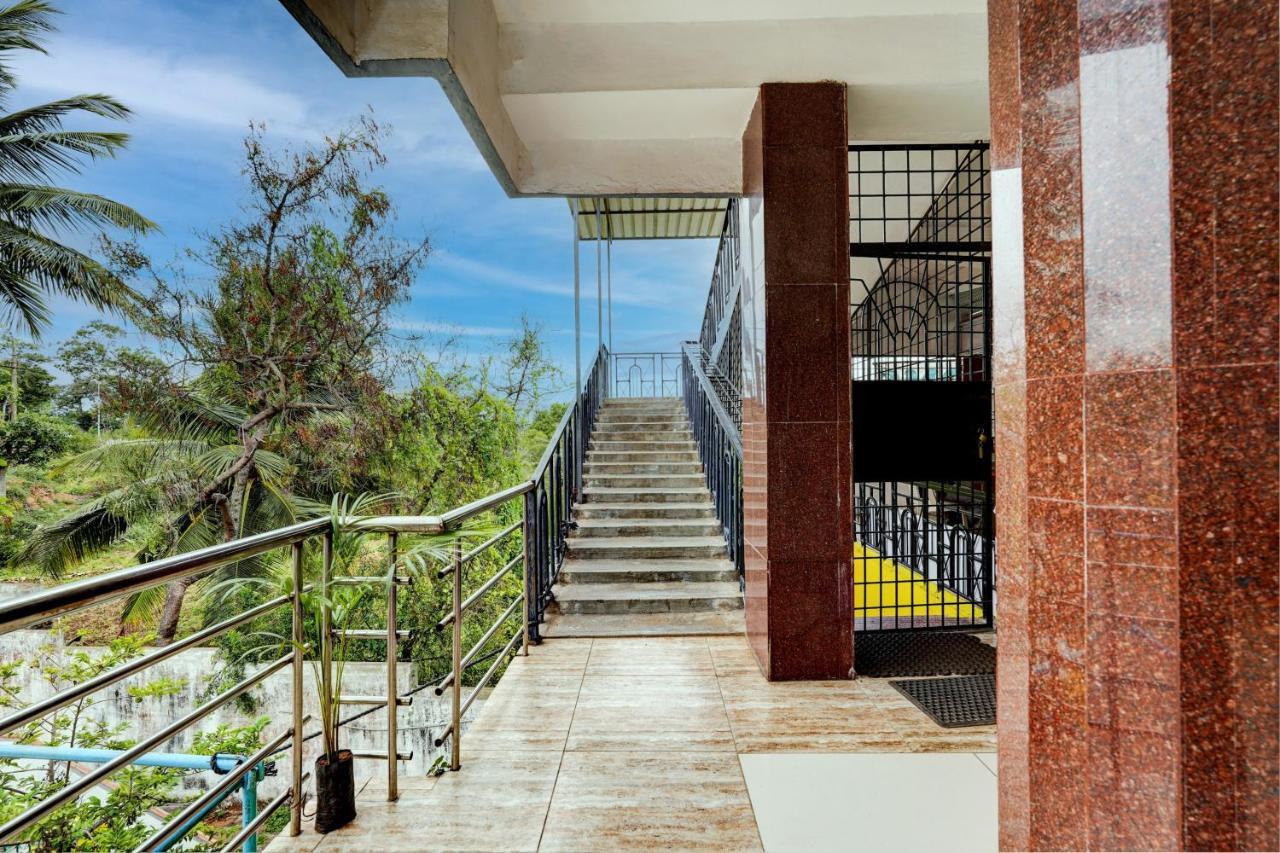 Oyo Flagship Hotel Kvc Holiday Inn Mysore Exterior foto